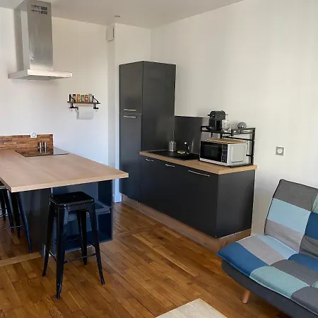 Renove Proche Gare Et Tram A 50 M. Apartmán